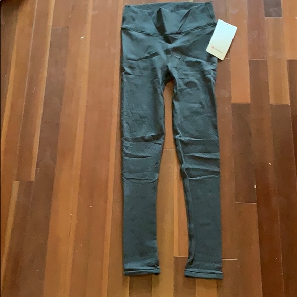 NWOT Lululemon Reveal 7/8 a tight *Digi Rain - Picture 3 of 5